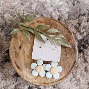 NWT Pastel Flower Dangle Earrings in Mint and Pale Yellow